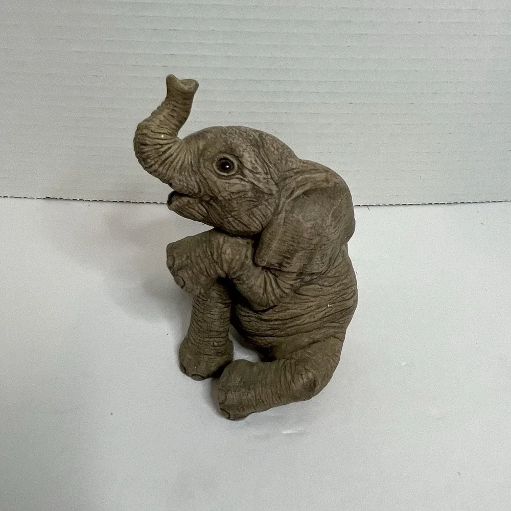 Elephant Statue Sitting  Herd Brand 1989 4